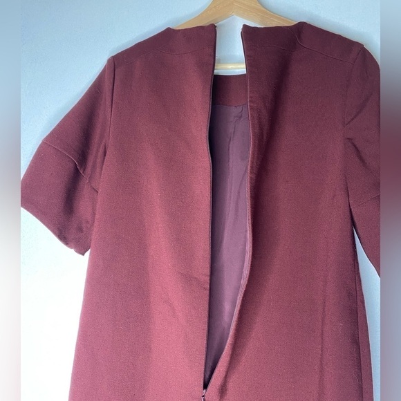 BANANA REPUBLIC MAROON DRESS WITH TRIM ACCENT WITH 2 FRONT POCKETS - Picture 7 of 8